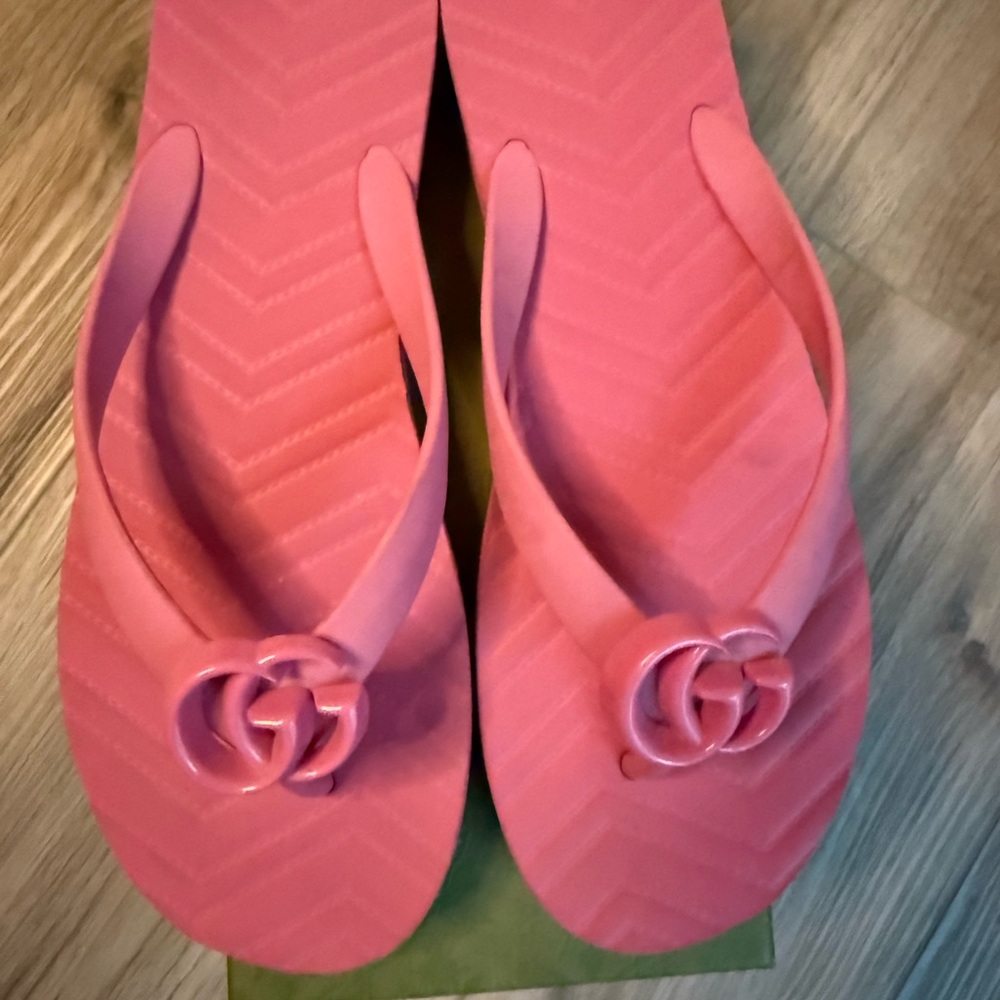 Gucci Pink Rubber Flip Flop Sandals with Interlocking GG